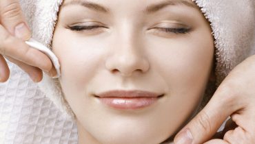 پاکسازی پوست صورت با ۹ روشی که چهره شما را متفاوت می‌سازد