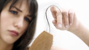 ترفندهایی برای مقابله با ریزش مو در دوران شیردهی