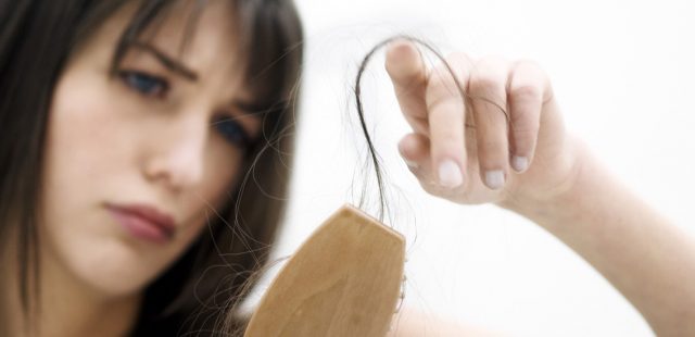 ترفندهایی برای مقابله با ریزش مو در دوران شیردهی