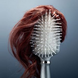 علت ریزش مو و چند راهکار برای جلوگیری از ریزش مو