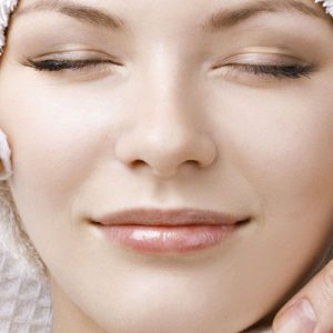 پاکسازی پوست صورت با ۹ روشی که چهره شما را متفاوت می‌سازد